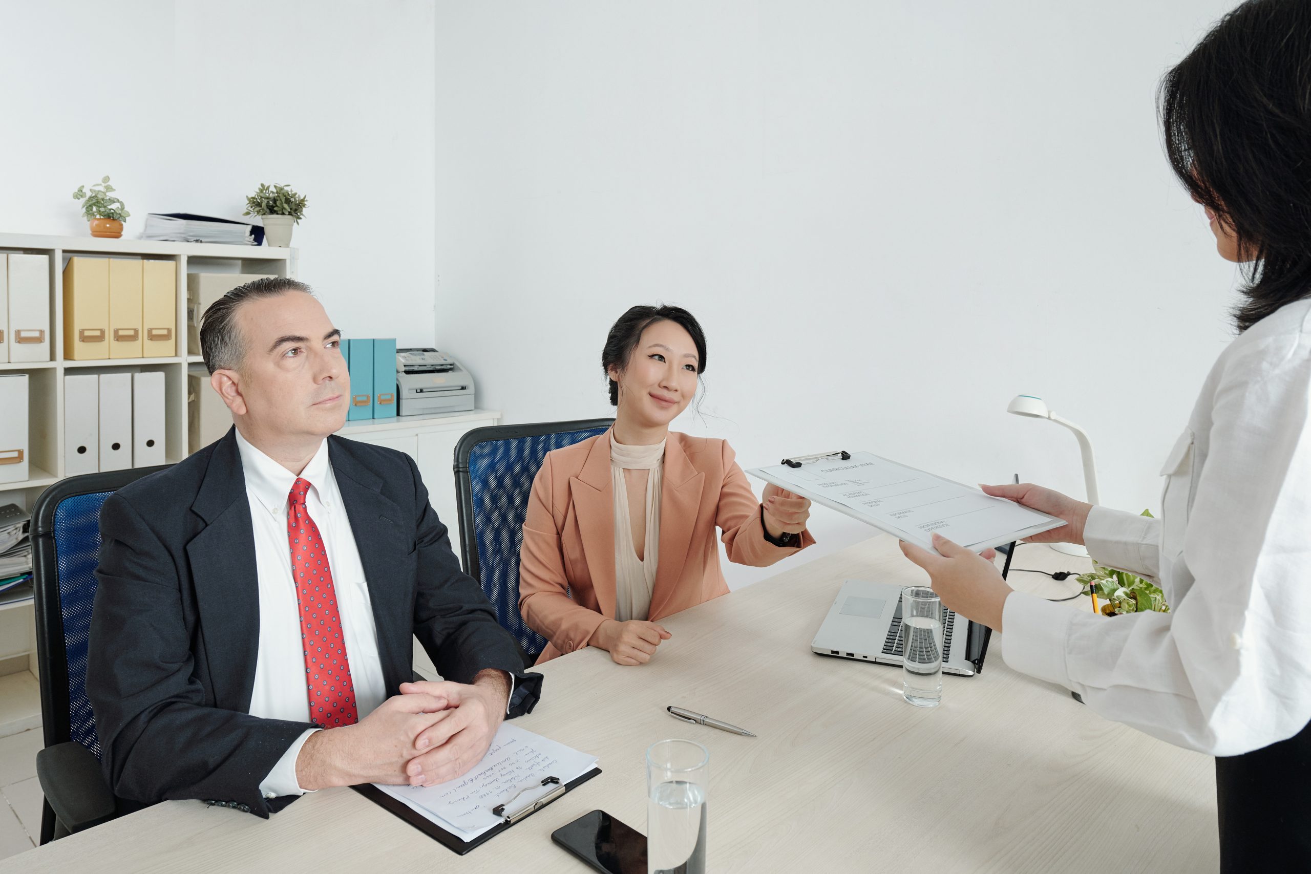 Upskill Now Comunicación no verbal 3 Upskill Now - woman attending job interview 2021 09 02 23 28 00 utc scaled